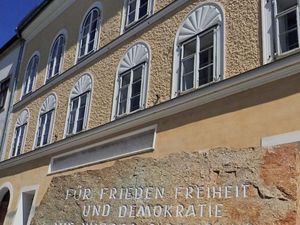 Rumah Kelahiran Hitler dan 8 Tempat Paling Kontroversial di Dunia Rumah Kelahiran Hitler dan 8 Tempat Paling Kontroversial di Dunia