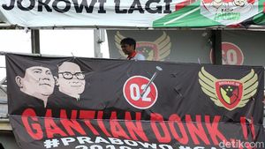 Jokowi-Prabowo Saling Balas Lewat Spanduk