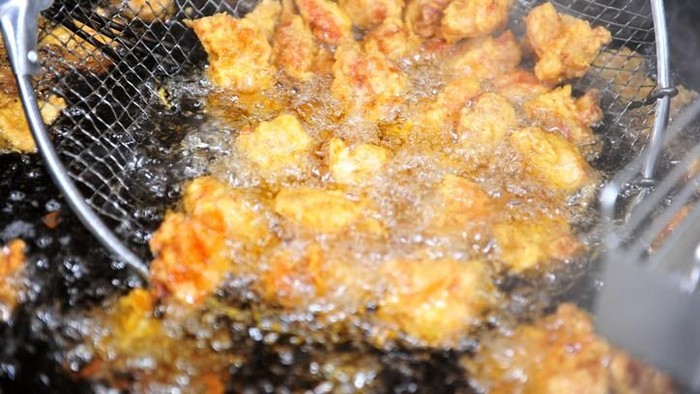 Penggunaan minyak goreng bekas picu banyak sekali penyakit. (Foto: iStock) Penggunaan minyak goreng bekas picu banyak sekali penyakit. (Foto: iStock)