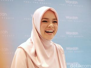 Kilas Balik Masa Lalu, Dewi Sandra: Hitam Sehitam-hitamnya Kilas Balik Masa Lalu, Dewi Sandra: Hitam Sehitam-hitamnya