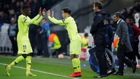 Pada babak kedua, Barcelona memasukkan Philippe Coutinho untuk memberi tenaga baru di lini serang. Namun Coutinho juga tak mampu menghasilkan gol untuk Barcelona. Foto: Jean-Paul Pelissier/REUTERS