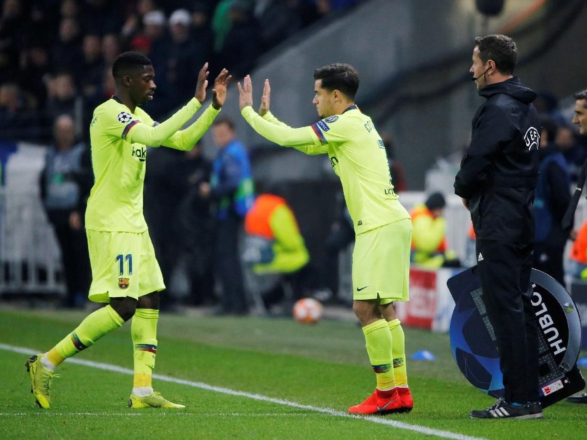 Pemain Barcelona, Philippe Coutinho dan Ousmane Dembele. Siapa tersingkir dengan kedatangan Antoine Griezmann? (Foto: Jean-Paul Pelissier/Reuters)
