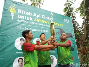 Kirab Api Cinta untuk Jokowi Tiba di Ambarawa Kirab Api Cinta untuk Jokowi Tiba di Ambarawa