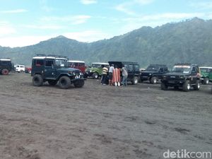 Wisatawan Sebut Bromo Lebih Keren Saat Erupsi