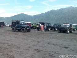 Wisatawan Sebut Bromo Lebih Keren Saat Erupsi