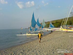 Pantai Pasir Putih Situbondo yang Disebut Sandiaga Tak Kalah dengan Monako