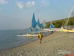 Pantai Pasir Putih Situbondo yang Disebut Sandiaga Tak Kalah dengan Monako