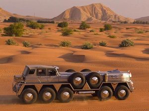 Mobil Garang Syekh Arab dengan 10 Ban