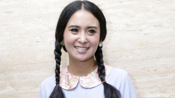 Gaya Kuncir Dua Ayushita