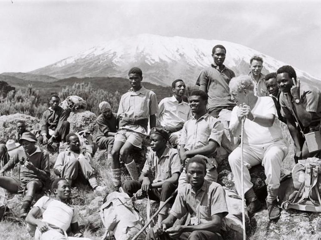 Potret 7 Orang Buta Daki Gunung Kilimanjaro Potret 7 Orang Buta Daki Gunung Kilimanjaro