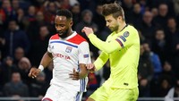 Lyon juga beberapa kali mengancam gawang Barcelona pada babak pertama. Di paruh kedua, tuan rumah justru mengendur. Foto: Jean-Paul Pelissier/REUTERS