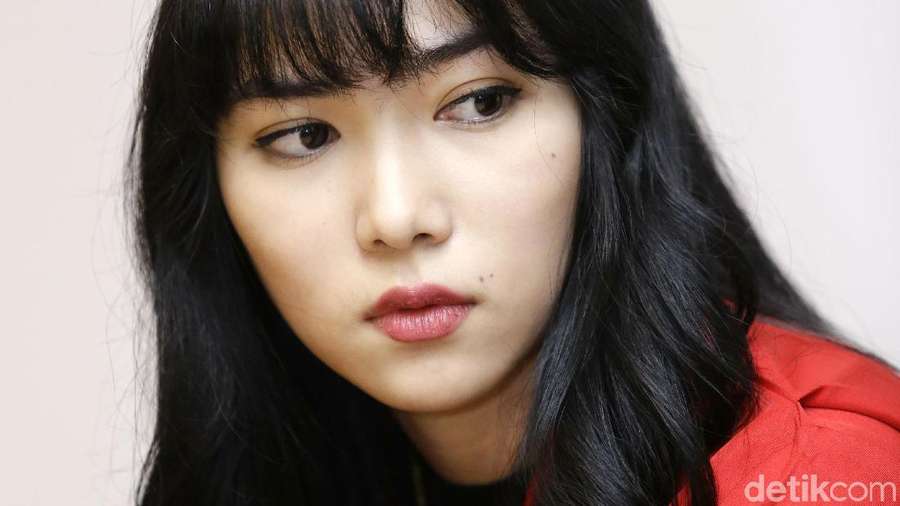 Terpesona Kecantikan Isyana Sarasvati