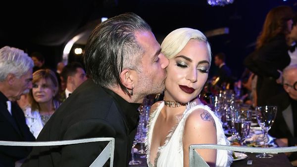 Momen Mesra Lady Gaga dan Christian Carino