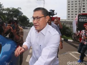 Rekonstruksi di Rumah Anggota DPR Sukiman, KPK Cek Halaman Masjid Rekonstruksi di Rumah Anggota DPR Sukiman, KPK Cek Halaman Masjid