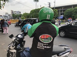 Mimpi Tukang Ojek Menggapai Senayan