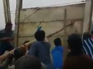 Tembok Jalan Tembus Pabrik Gula di Blitar Dirobohkan Warga, Kenapa? Tembok Jalan Tembus Pabrik Gula di Blitar Dirobohkan Warga, Kenapa?