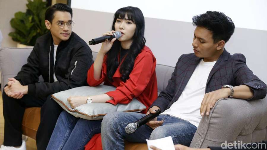 Terpesona Kecantikan Isyana Sarasvati