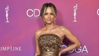 Foto: Cantiknya Halle Berry Bergaun Desainer Indonesia Sebastian Gunawan