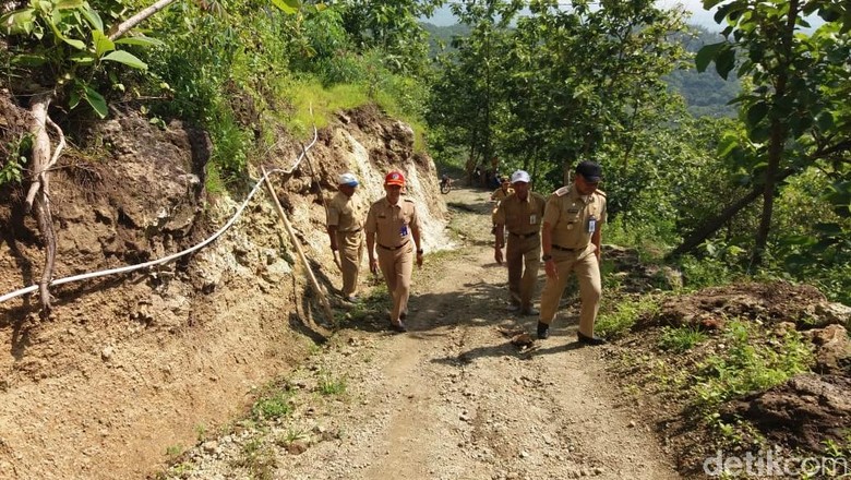 Foto Ibu Hamil Ditandu Viral, Kades: Supaya Lebih Aman ...