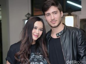 Aura Kasih Ungkap Alasan Cerai dengan Eryck Amaral Aura Kasih Ungkap Alasan Cerai dengan Eryck Amaral