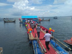 Ini Baru Beda! Situbondo Punya Perpustakaan Terapung di Laut