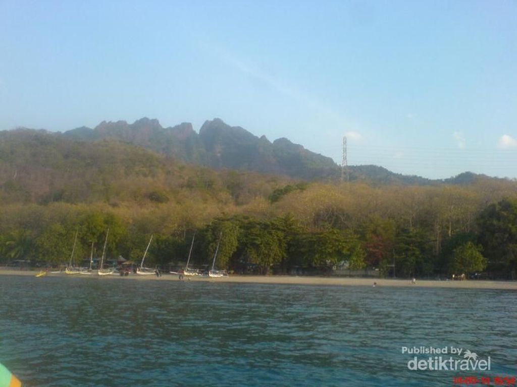 Foto: Pantai Pasir Putih Situbondo dan Sandiaga Uno Foto: Pantai Pasir Putih Situbondo dan Sandiaga Uno