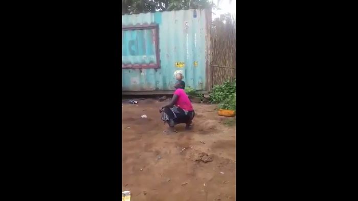 Video wanita Afrika juggling bola viral dan dipuji Presiden AS Donald Trump. (Foto: screenshot Twitter) Video wanita Afrika juggling bola viral dan dipuji Presiden AS Donald Trump. (Foto: screenshot Twitter)
