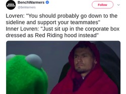 Lebih enak di lapangan atau duduk manis di tribune dengan balutan selimut, Lovren? (Foto: Istimewa)