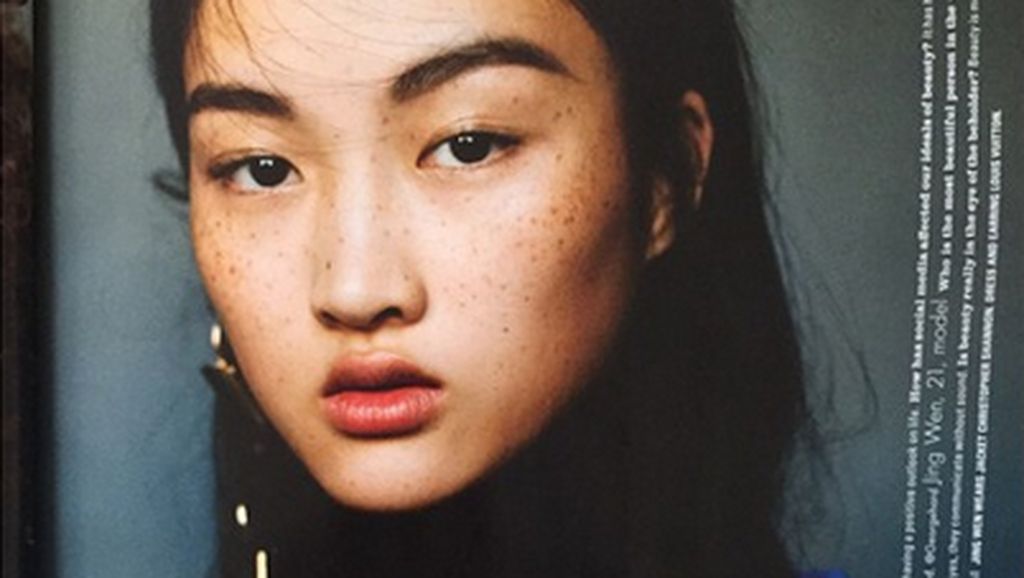 Potret Li Jingwen, Model Zara yang Jadi Viral Gara-gara Freckles