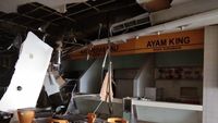 Potret Food Court Porak Poranda karena Ledakan di Mal Taman Anggrek