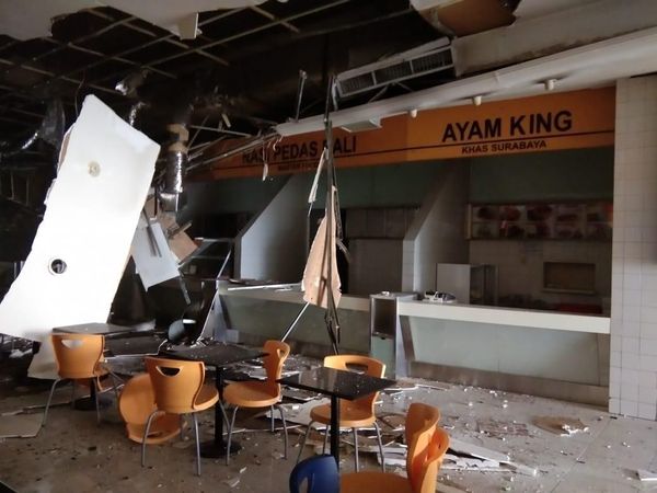 Potret Food Court Porak Poranda karena Ledakan di Mal Taman Anggrek