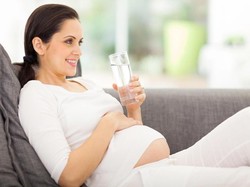 Tips Mengatasi Mual Minum Air Putih Saat Hamil