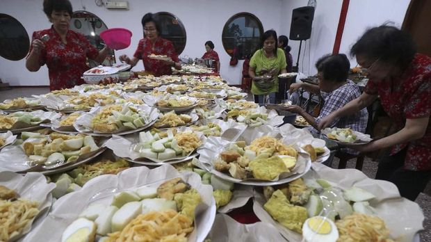 Puk puk, Ritual Awak Kabin Sebelum Masuk Pesawat Viral di TikTok