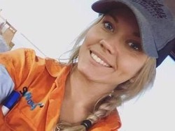 Cari Kerja Sebagai Buruh Tani, Wanita Cantik Ini Malah Dikritik Tak Pantas