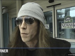 Sedang Tidur di Bangku Belakang, Musisi Ini Tak Sadar Mobilnya Dicuri