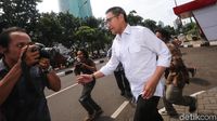 Anggota DPR dari F-PAN Terbirit-birit Tinggalkan Gedung KPK