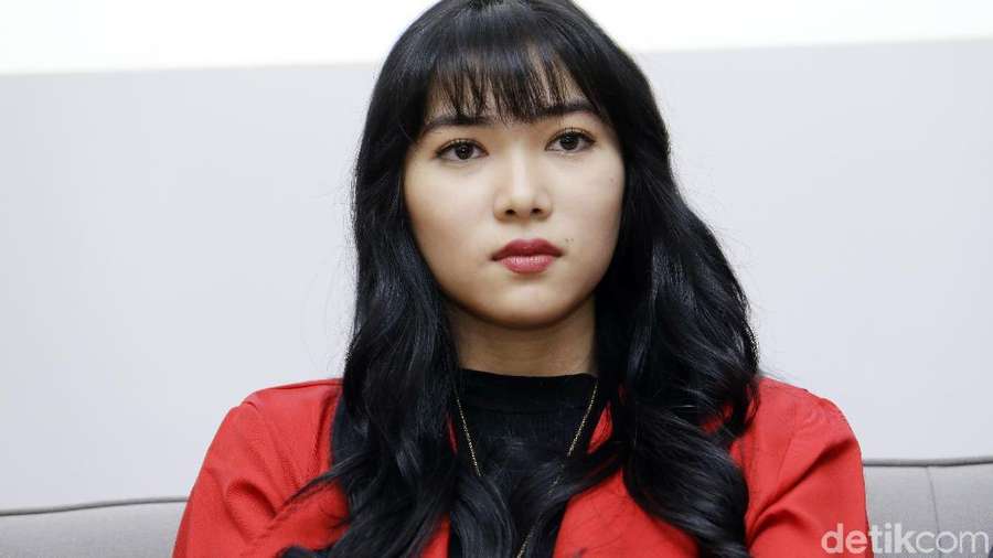 Terpesona Kecantikan Isyana Sarasvati