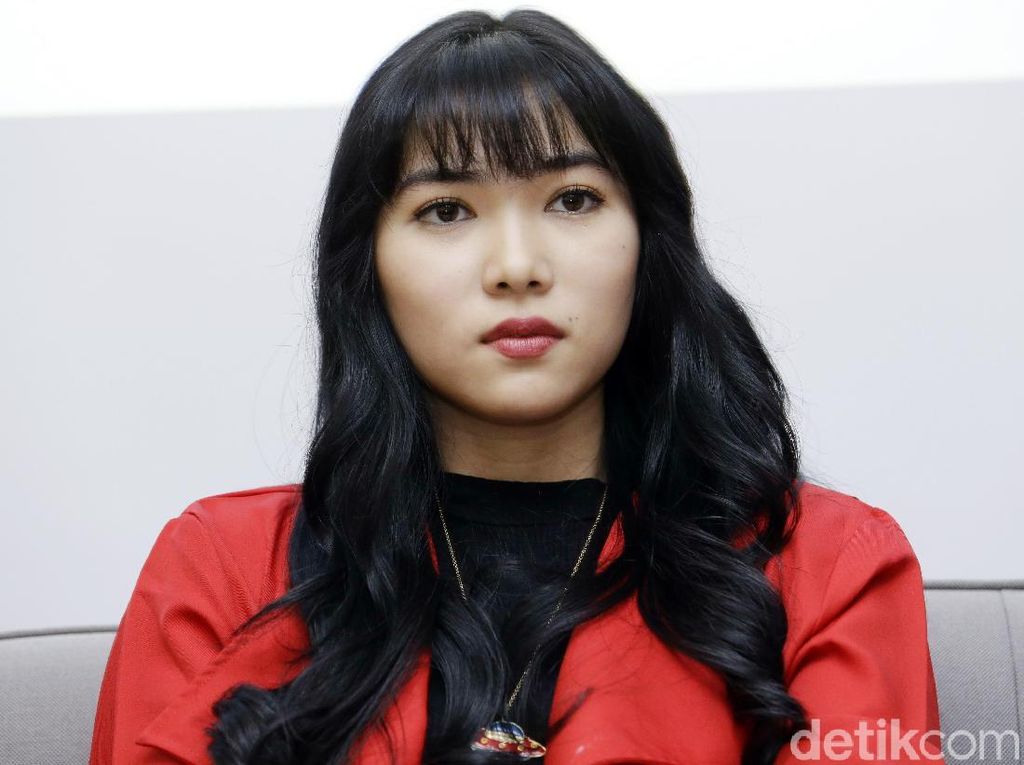 Banyak yang Iri dengan Kesuksesannya, Isyana Sarasvati Isolasi Pertemanan Banyak yang Iri dengan Kesuksesannya, Isyana Sarasvati Isolasi Pertemanan