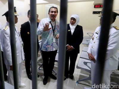 Momen Khofifah-Emil dan Syamsuar-Edy Saat Menengok Rutan KPK