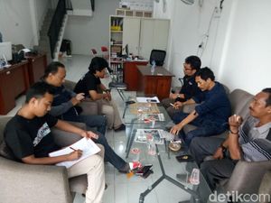 Baliho Prabowo-Sandiaga di Lamongan Dibakar Orang Tak Dikenal