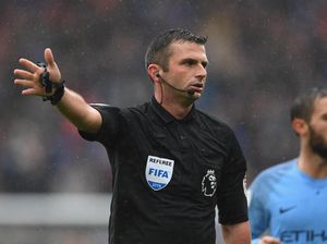 Michael Oliver Wasit MU vs Liverpool, Fans Setan Merah Meradang