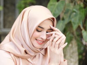Gaya Istri Richie Five Minutes, Hijabers Cantik yang Diselingkuhi Suaminya