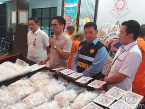 Bareskrim Bongkar Penyelundupan 30 Kg Sabu dalam Lampu dari Malaysia