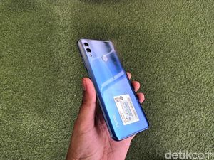 Unboxing Honor 10 Lite, Smartphone Menengah Berkilauan