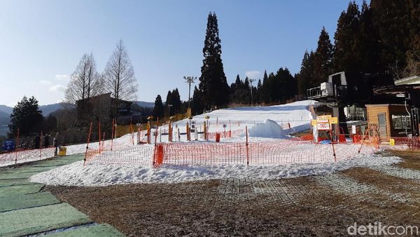 Foto: Belajar Main Ski di Jepang