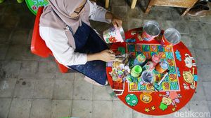 Keren! Wanita Ini Sulap Kaleng Bekas Jadi Cantik dan Berharga