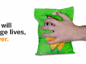 Anti Kotor! Kemasan Snack Ini Berbahan Handuk untuk Lap Tangan