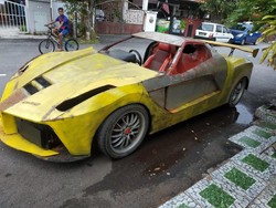 Nipu Mata! Ternyata Ferrari Karatan Ini Cuma Replika