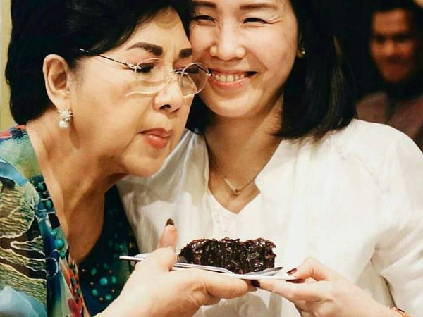 Pose Manis Veronica Tan Saat Masak dan Kulineran Bareng Anak