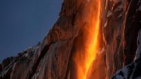 Foto Air Terjun Api yang Tidak Panas, Cantik Pula